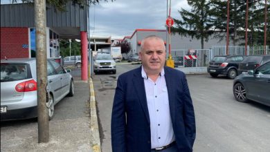 Hoxha “mbin” në Lipjan te kompania ku u sekuestrua kokaina: Ende po peshohet… Kjo linja e “re” nga Brazili, diçka me kujton! Hoxha “mbin” në Lipjan te kompania ku u sekuestrua kokaina: Ende po peshohet… Kjo linja e “re” nga Brazili, diçka me kujton!