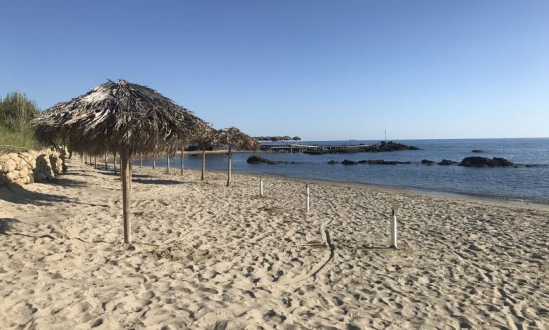 I izoluar dhe i pandërtuar, plazhi i Kallmit tërheq të pasionuarit pas natyrës I izoluar dhe i pandërtuar, plazhi i Kallmit tërheq të pasionuarit pas natyrës