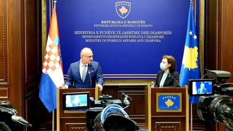 Mediat serbe të alarmuara: Kroacia vendos ngritjen e një kampi ushtarak në Kosovë Mediat serbe të alarmuara: Kroacia vendos ngritjen e një kampi ushtarak në Kosovë