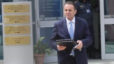 Nga “non grata” në azilant politik! Rrugëtimi i ish-kryeprokurorit, që i ka borxh Shqipërisë 2 vite burg Nga “non grata” në azilant politik! Rrugëtimi i ish-kryeprokurorit, që i ka borxh Shqipërisë 2 vite burg