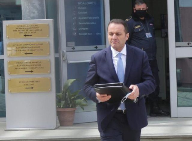 Nga “non grata” në azilant politik! Rrugëtimi i ish-kryeprokurorit, që i ka borxh Shqipërisë 2 vite burg Nga “non grata” në azilant politik! Rrugëtimi i ish-kryeprokurorit, që i ka borxh Shqipërisë 2 vite burg