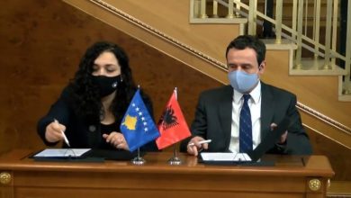 Vjosa Osmani mbështet Albin Kurtin: Të padisim Serbinë për gjenocid Vjosa Osmani mbështet Albin Kurtin: Të padisim Serbinë për gjenocid