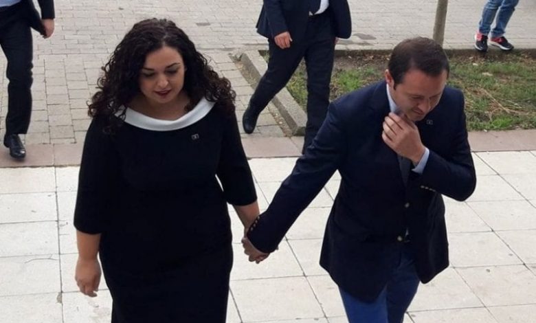 Vendim i papritur nga Vjosa Osmani, shkarkon ambasadorin në Maqedoninë e Veriut dhe detyrën e merr bashkëshorti i saj Vendim i papritur nga Vjosa Osmani, shkarkon ambasadorin në Maqedoninë e Veriut dhe detyrën e merr bashkëshorti i saj