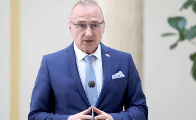 Kroacia i përgjigjet histerisë serbe për Kosovën Kroacia i përgjigjet histerisë serbe për Kosovën