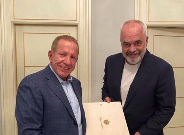 Dy ditë energji Kosovës/ Behgjet Pacolli falenderon Ramën me sloganin e Berishës: Kjo është rruga përpara