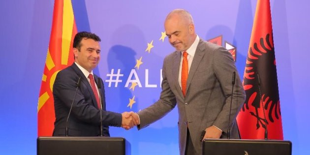Gjermania dhe Sllovakia kundërshtojnë rrugën ‘e ndarë’ të Shqipërisë dhe Maqedonisë për në BE Gjermania dhe Sllovakia kundërshtojnë rrugën ‘e ndarë’ të Shqipërisë dhe Maqedonisë për në BE