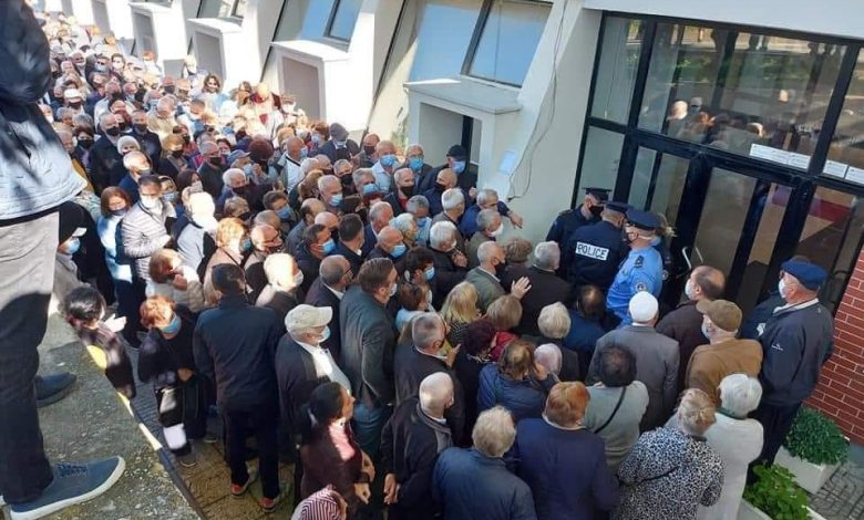 Kishin në dispozicion vetëm 38 mijë vaksina: Ministria e Shëndetësisë në Kosovë thërret për vaksinim mbi 130 mijë të moshuar Kishin në dispozicion vetëm 38 mijë vaksina: Ministria e Shëndetësisë në Kosovë thërret për vaksinim mbi 130 mijë të moshuar