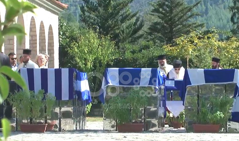 VIDEO/ Merr fund LOJA e Greqisë në Kishën e Permëtit për zhvarrosjen e banorëve si ushtarë grekë/ Zbardhet ADN-ja, kthehen pas 15 vitesh në Kosinë eshtrat e 108 banorëve VIDEO/ Merr fund LOJA e Greqisë në Kishën e Permëtit për zhvarrosjen e banorëve si ushtarë grekë/ Zbardhet ADN-ja, kthehen pas 15 vitesh në Kosinë eshtrat e 108 banorëve