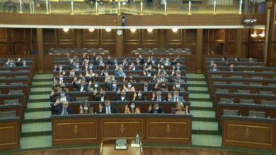 Vetëvendosje bëhet bashkë me Srpskan, çojnë dorën për faljen e 11 milion eurove për serbët e Veriut Vetëvendosje bëhet bashkë me Srpskan, çojnë dorën për faljen e 11 milion eurove për serbët e Veriut