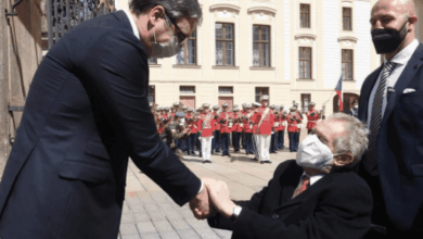 Miku i serbëve/ Presidenti çek i kërkon falje Serbisë për bombardimet e NATO-s Miku i serbëve/ Presidenti çek i kërkon falje Serbisë për bombardimet e NATO-s