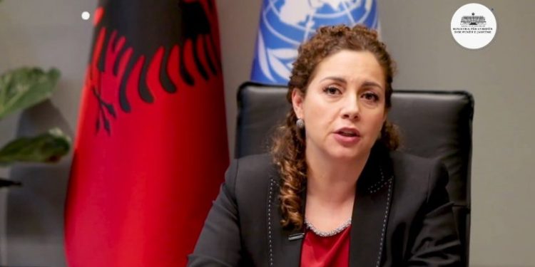 “Ushtria serbe s’do hyjë në Kosovë”/ Xhaçka reagon për tensionet: Kurti e Vuçiç të bisedojnë “Ushtria serbe s’do hyjë në Kosovë”/ Xhaçka reagon për tensionet: Kurti e Vuçiç të bisedojnë