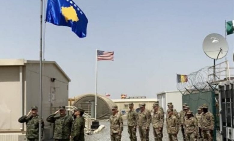 Flamuri i Kosovës ngrihet për herë të parë në misionin paqëruajtës të FSK në Kuvajt (FOTO) Flamuri i Kosovës ngrihet për herë të parë në misionin paqëruajtës të FSK në Kuvajt (FOTO)