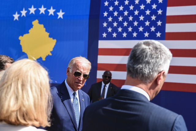 SHBA ndryshon qendrim, Kosova merr ftesën për samitin e demokracisë, çfarë ndodh me Serbinë SHBA ndryshon qendrim, Kosova merr ftesën për samitin e demokracisë, çfarë ndodh me Serbinë