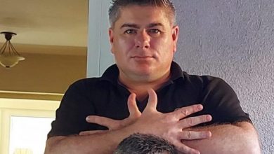 FOTO/ Gazetari kroat “tërbon” serbët duke bërë shqiponjën: Rroftë Kosova e pavarur! FOTO/ Gazetari kroat “tërbon” serbët duke bërë shqiponjën: Rroftë Kosova e pavarur!