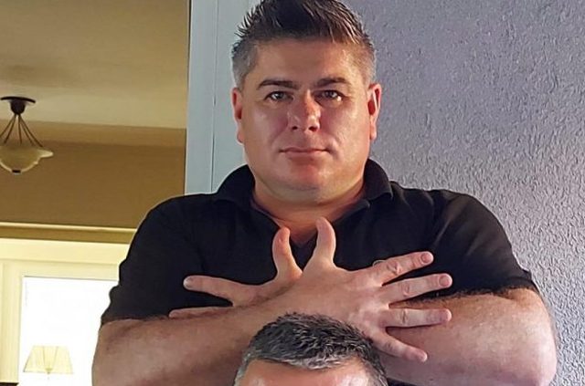 FOTO/ Gazetari kroat “tërbon” serbët duke bërë shqiponjën: Rroftë Kosova e pavarur! FOTO/ Gazetari kroat “tërbon” serbët duke bërë shqiponjën: Rroftë Kosova e pavarur!