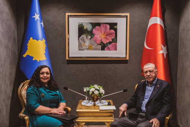 “Faleminderit Turqi për përkrahjen e jashtëzakonshme që na keni ka dhënë”, Osmani pritet nga Erdogan