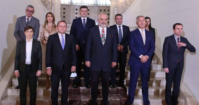 “Albin Kurti nuk nënshkroi deklaratën e përbashkët”, qeveria e Kosovës: U tërhoq nga Rama, kishte dallime “Albin Kurti nuk nënshkroi deklaratën e përbashkët”, qeveria e Kosovës: U tërhoq nga Rama, kishte dallime