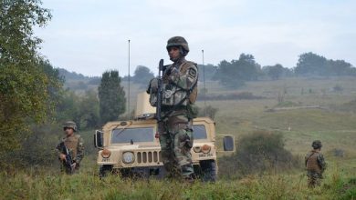 NATO: Nuk largojmë trupat nga misioni ynë në Kosovë