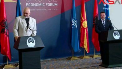 Vetoja e Bullgarisë/ Zaev në konferencë me Ramën: Alarmi është ndezur, vlerat e BE janë vënë në pikëpyetje Vetoja e Bullgarisë/ Zaev në konferencë me Ramën: Alarmi është ndezur, vlerat e BE janë vënë në pikëpyetje