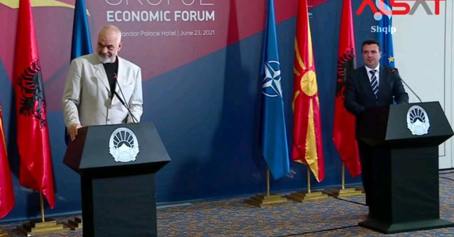 Vetoja e Bullgarisë/ Zaev në konferencë me Ramën: Alarmi është ndezur, vlerat e BE janë vënë në pikëpyetje Vetoja e Bullgarisë/ Zaev në konferencë me Ramën: Alarmi është ndezur, vlerat e BE janë vënë në pikëpyetje