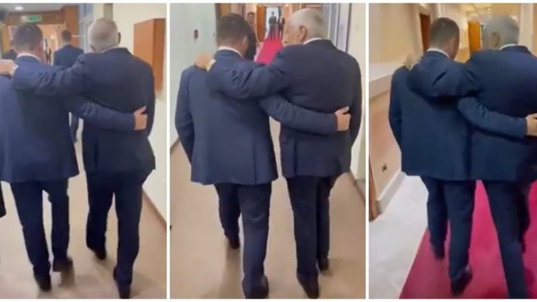 Mehaj krah për krah me gjeneralin amerikan, Clark: Si dy ushtarakë marshojmë drejtë synimeve tona Mehaj krah për krah me gjeneralin amerikan, Clark: Si dy ushtarakë marshojmë drejtë synimeve tona