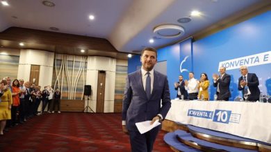 Nga muzika në ‘majat’ e politikës/ “Ushtari i rrugës” zgjidhet kryetar i PDK-së, kush është pasuesi i Thaçit dhe Veselit Nga muzika në ‘majat’ e politikës/ “Ushtari i rrugës” zgjidhet kryetar i PDK-së, kush është pasuesi i Thaçit dhe Veselit