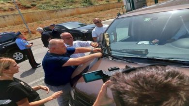 Mes dhimbjesh e lotësh! Familjarët presin trupat e pajetë nga aksidenti në Kroaci Mes dhimbjesh e lotësh! Familjarët presin trupat e pajetë nga aksidenti në Kroaci