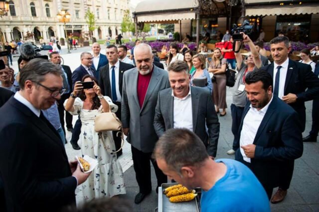 Rama pret misrin t’i bëhet e Vuçiç ngel gojëhapur nga dhuratat/ Çfarë nuk u pa në Shkup (FOTOT) Rama pret misrin t’i bëhet e Vuçiç ngel gojëhapur nga dhuratat/ Çfarë nuk u pa në Shkup (FOTOT)