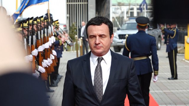 Pse u tërbua Vuçiç? Kurti: E njoha me krimet serbe në Kosovë! Serbia është ngritur si shtet mbi genocidin ndaj shqiptarëve Pse u tërbua Vuçiç? Kurti: E njoha me krimet serbe në Kosovë! Serbia është ngritur si shtet mbi genocidin ndaj shqiptarëve