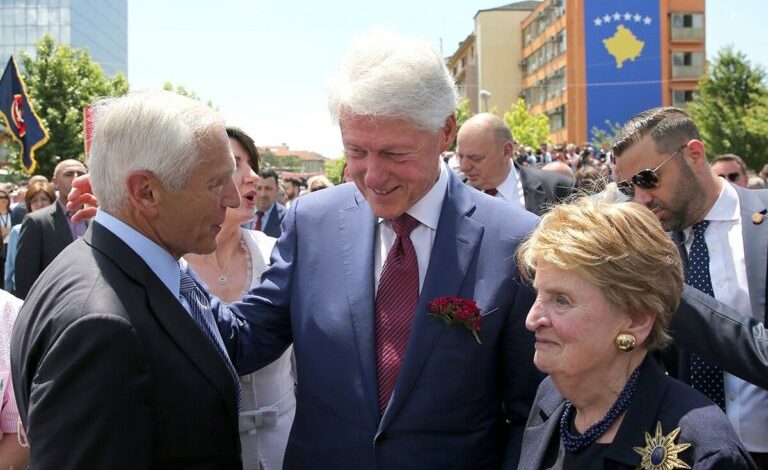 Clarku: Clintoni më tha se Kosova është gjëja më e mirë që e ka bërë gjatë presidencës së tij tetë vjeçare Clarku: Clintoni më tha se Kosova është gjëja më e mirë që e ka bërë gjatë presidencës së tij tetë vjeçare