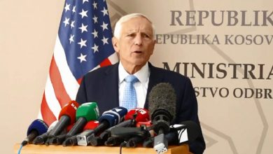 Shkolla e oficerëve do të emërohet Wesley Clark – gjenerali amerikan i impresionuar me demokracinë në Kosovë