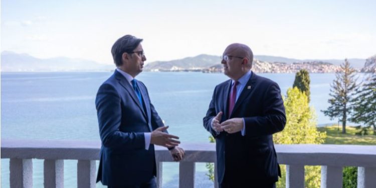Me Metën nuk u takua për shkak të ‘axhendës’, Reeker me Presidentin maqedonas: Ja çfarë i kemi bërë të qartë Bullgarisë Me Metën nuk u takua për shkak të ‘axhendës’, Reeker me Presidentin maqedonas: Ja çfarë i kemi bërë të qartë Bullgarisë