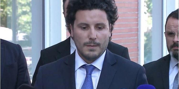 “Shqiptari” Abazoviç qep gojën ndaj kërcënimeve me luftë të Serbisë kundrejt Kosovës “Shqiptari” Abazoviç qep gojën ndaj kërcënimeve me luftë të Serbisë kundrejt Kosovës