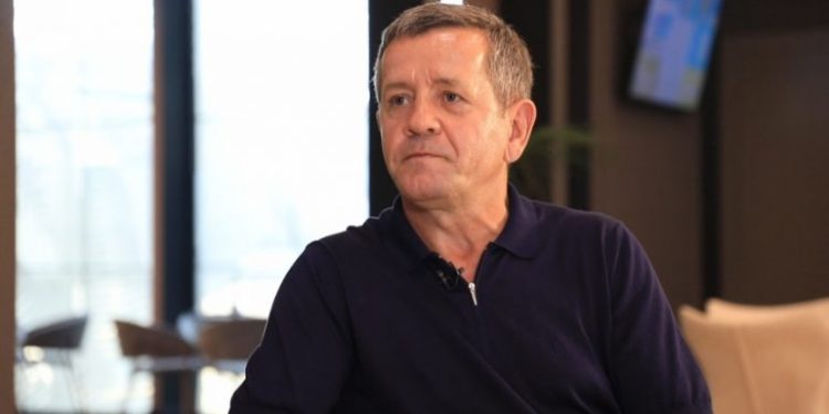 Dëshmia e ish-komandantit të UÇK: Gjykata Speciale ka dalë nga kontrolli. Krimet e luftës të lihen jashtë dialogut me Serbinë Dëshmia e ish-komandantit të UÇK: Gjykata Speciale ka dalë nga kontrolli. Krimet e luftës të lihen jashtë dialogut me Serbinë