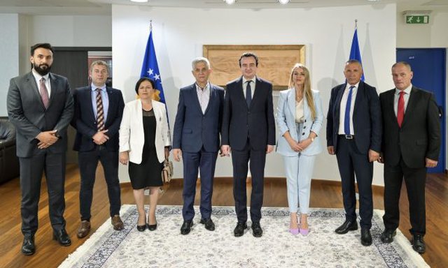 Kush janë 7 deputetët e Kuvendit të Serbisë që njohin pavarësinë e Kosovës, takimi me Kurtin Kush janë 7 deputetët e Kuvendit të Serbisë që njohin pavarësinë e Kosovës, takimi me Kurtin