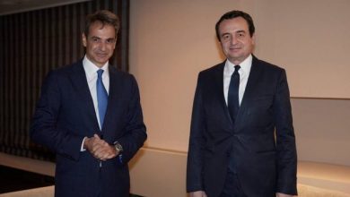 Kurti viziton Athinën, i kërkon Mitsotakis njohjen e Kosovës Kurti viziton Athinën, i kërkon Mitsotakis njohjen e Kosovës