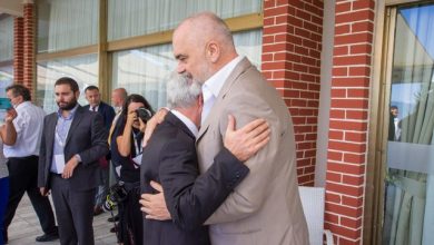 “Përqafim vëllazëror”/ Ali Ahmeti: I veçantë është Edi, kënaqësi të flasim shtruar për… “Përqafim vëllazëror”/ Ali Ahmeti: I veçantë është Edi, kënaqësi të flasim shtruar për…
