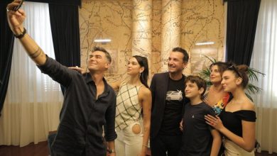“Sunny Hill shkoi në Tiranë”, AAK kërkon dorëheqjen e Qeverisë pas anulimit të festivalit: Do të promovonte Kosovën “Sunny Hill shkoi në Tiranë”, AAK kërkon dorëheqjen e Qeverisë pas anulimit të festivalit: Do të promovonte Kosovën