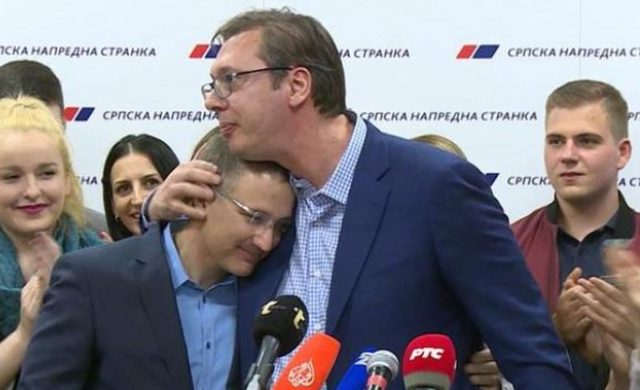 “Po u afruan i pret ushtria e SHBA”, kërcënon ministri i Vuçiç-Osmanin: Ushtria jonë po forcohet, s’ka kufinj mes nesh “Po u afruan i pret ushtria e SHBA”, kërcënon ministri i Vuçiç-Osmanin: Ushtria jonë po forcohet, s’ka kufinj mes nesh