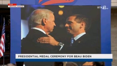 Nderimi i djalit të Joe Biden me medaljen presidenciale në Kosovë, jehonë në mediat ndërkombëtare Nderimi i djalit të Joe Biden me medaljen presidenciale në Kosovë, jehonë në mediat ndërkombëtare