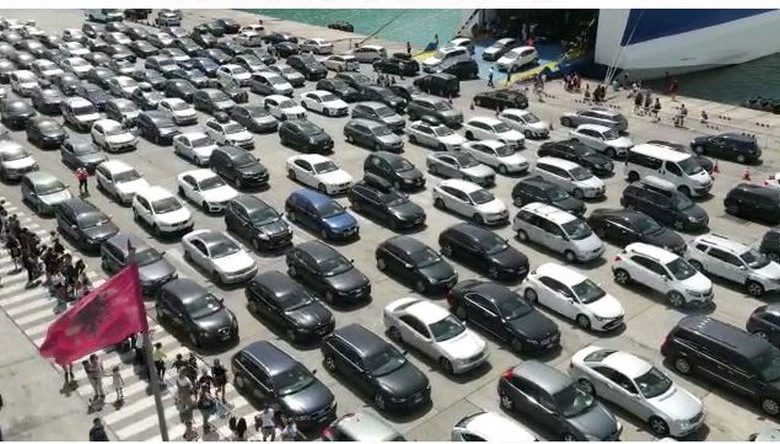 Vazhdon fluksi në portin e Durrësit! Mbi 5 mijë udhëtarë mbërritën vetëm sot