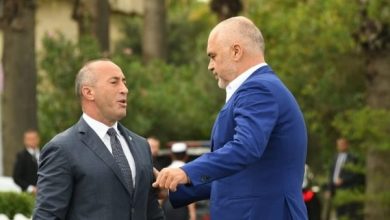 “Mu nuk më han luli për kta”, reagon ashpër Haradinaj: Në Paris mu desh të mbroja arat nga vllau im Edi Rama “Mu nuk më han luli për kta”, reagon ashpër Haradinaj: Në Paris mu desh të mbroja arat nga vllau im Edi Rama