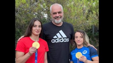“Nder i madh”, Rama pret buzë Jonit dy kampionet e Kosovës: Uroj t’i vizitoj shpejt në Pejë “Nder i madh”, Rama pret buzë Jonit dy kampionet e Kosovës: Uroj t’i vizitoj shpejt në Pejë