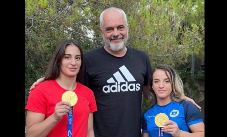 “Nder i madh”, Rama pret buzë Jonit dy kampionet e Kosovës: Uroj t’i vizitoj shpejt në Pejë “Nder i madh”, Rama pret buzë Jonit dy kampionet e Kosovës: Uroj t’i vizitoj shpejt në Pejë