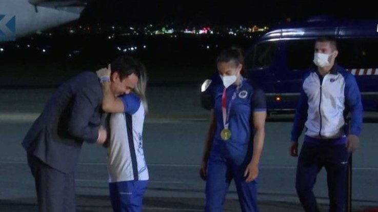 VIDEO/ KOSOVA mirëpret kampionet Olimpike, i pranishëm edhe kryeministri Kurti (SHPËRBLIMI) VIDEO/ KOSOVA mirëpret kampionet Olimpike, i pranishëm edhe kryeministri Kurti (SHPËRBLIMI)