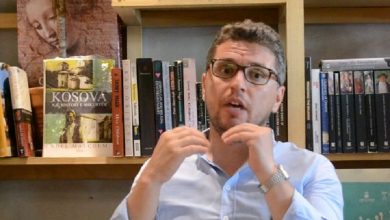 Zogaj: Në Kosovë dominojnë produktet serbe, neve na pengon këngëtari serb, hipokrizi Zogaj: Në Kosovë dominojnë produktet serbe, neve na pengon këngëtari serb, hipokrizi