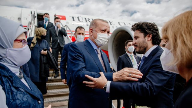 Abazoviç: Turqia ndërmjetësuese e rëndësishme mes Kosovës dhe Serbisë, Erdogan mund të ulë në bisedime Kurtin dhe Vuçiç Abazoviç: Turqia ndërmjetësuese e rëndësishme mes Kosovës dhe Serbisë, Erdogan mund të ulë në bisedime Kurtin dhe Vuçiç