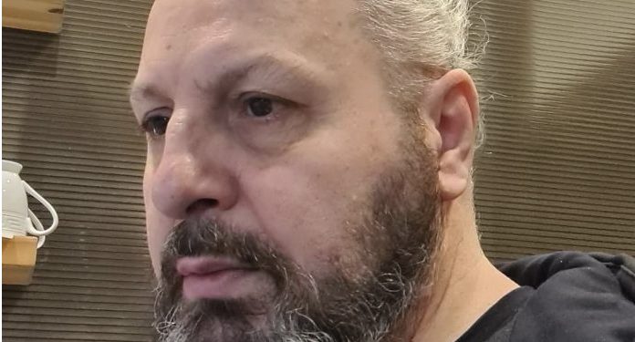 Albin, nuk do të ta fali kurrë historia nëse do fusësh përçarjen mes shqiptarësh për hir të egos tënde Albin, nuk do të ta fali kurrë historia nëse do fusësh përçarjen mes shqiptarësh për hir të egos tënde