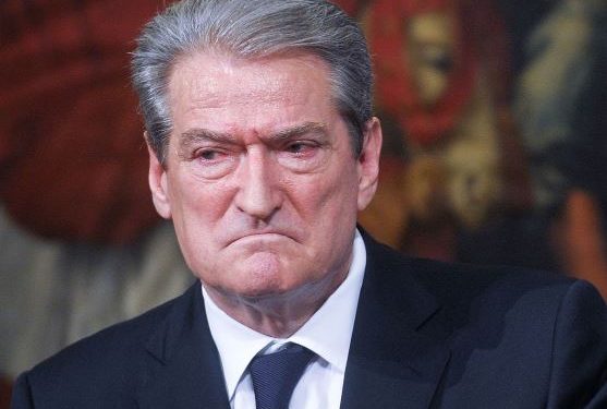 Dua vërtetë t’i besoj Sali Berishës, por veset e tij më pengojnë Dua vërtetë t’i besoj Sali Berishës, por veset e tij më pengojnë