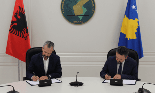 Shqipëria ndihmon Kosovën me dhjetra kamera vëzhgimi, do të përdoren në zgjedhjet e 17 Tetorit Shqipëria ndihmon Kosovën me dhjetra kamera vëzhgimi, do të përdoren në zgjedhjet e 17 Tetorit